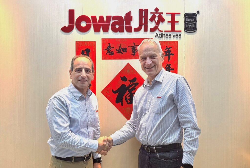 Leonhard Ritzhaupt (left) succeeds Dr. Ralf Schelbach as Vice President Asia-Pacific. Photo courtesy of Jowat SE