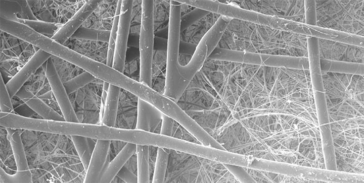 Figure 2: Scanning electron microscope image highlighting the inhomogeneity of fibrous filter media. [11]