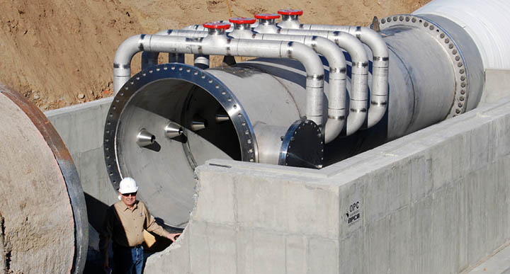 Angelo Mazzei beside a pipeline flash reactor (PFR)