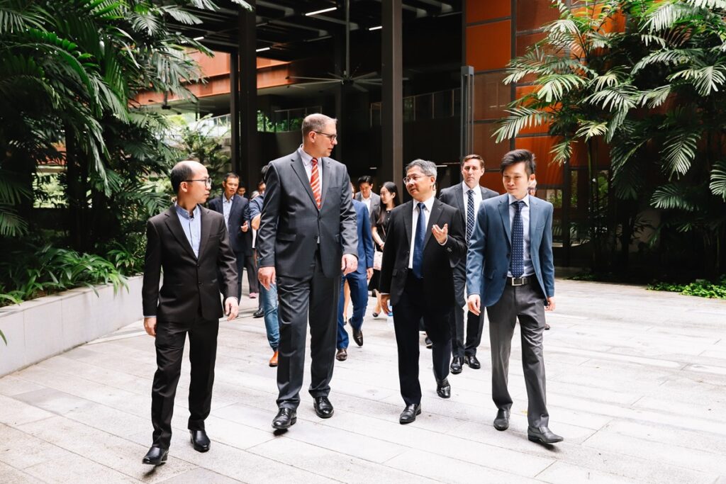 Front row, from left: Ulric Seah, Senior Technical Consultant, Sulzer Chemtech; Uwe Boltersdorf, Division President, Sulzer Chemtech; Leow Thiam Seng, Group Director, Industry Cluster Group, JTC; and Lim Junwei, Director, Urban Solutions & Construction Cluster, JTC