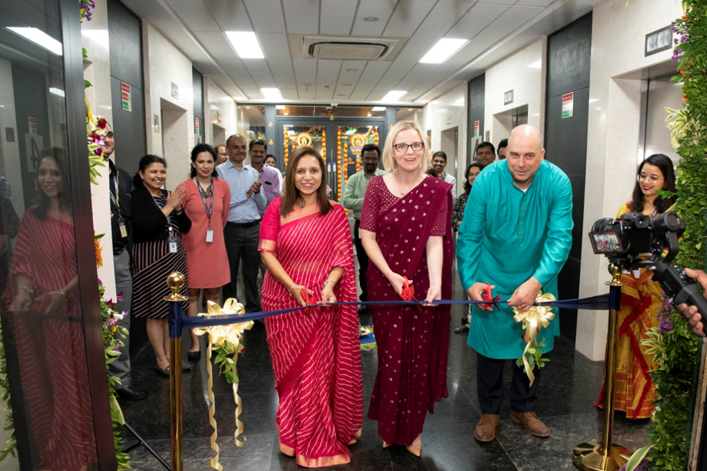 Avani Shah – Atmus India Global Capability Center Leader, Steph Disher – Atmus CEO, and Greg Hoverson – Atmus CTO attend inauguration, cutting the ribbon to signify the occasion of opening the new center in India.