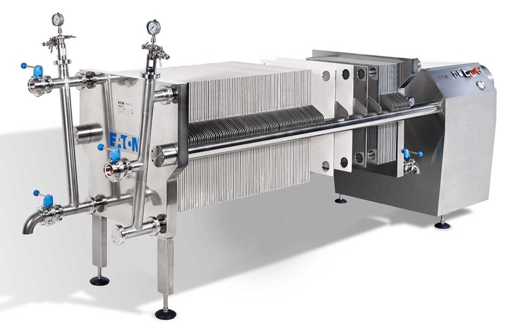 A gasket-free plate-and-frame filter arrangement, 
like Eaton’s BECO COMPACT™ PLATE OC system, helps ensure compatibility with acidic citrus oils and allows modular configuration for varied batch sizes. Photo courtesy of Eaton. All rights reserved.